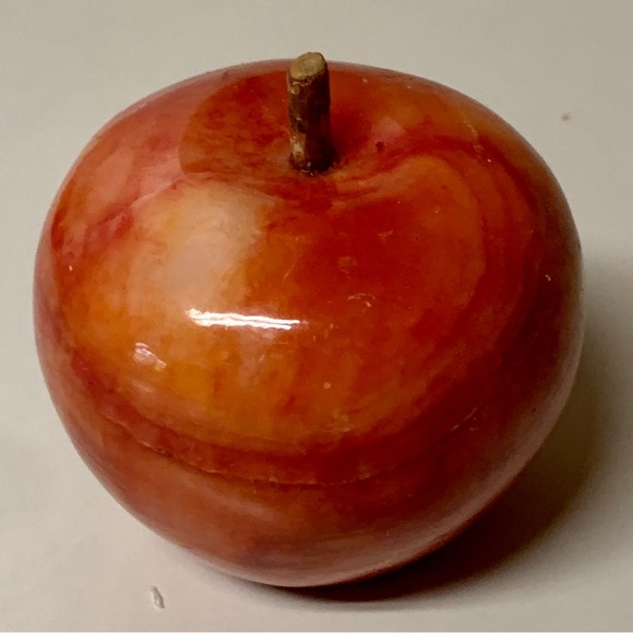 Mid Century Vintage Hand Carved Onyx Marble Apple Figurine Paperweight Sculpture - Picture 3 of 16